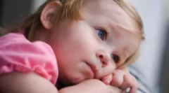 Болвата каснува на телото на детето: што изгледа како и што да прави